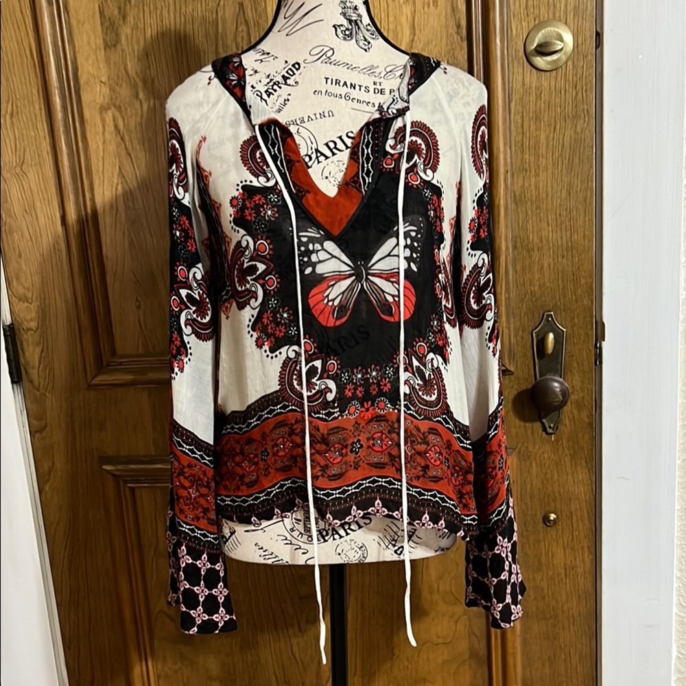 FARM Rio Cream Graphic Tie Front Blouse